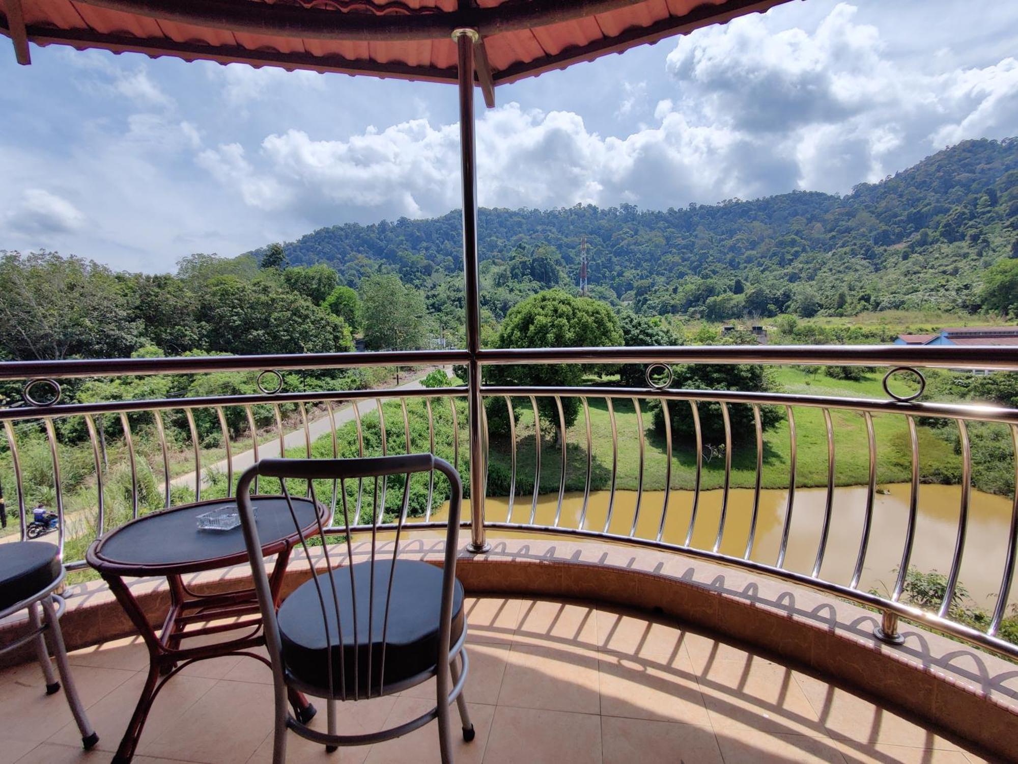 Tekoma Resort Taman Negara Куала-Тахан Экстерьер фото